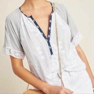 Anthropologie Tiny Gray & White Lace Knit Floral V Neck Cropped Top XSP